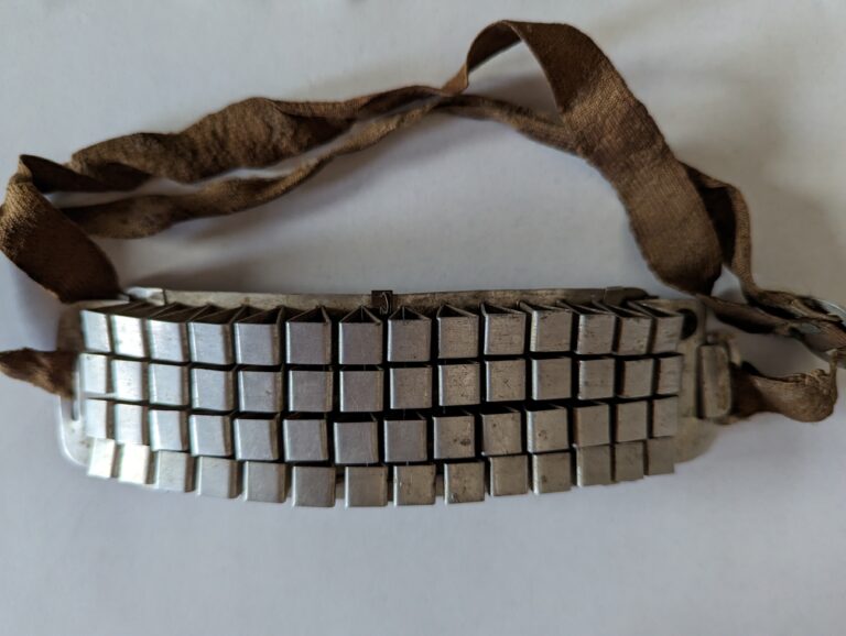 エジソン・バンド 頭の良くなる　不思議なバンドとして昭和初期に売りに出されたレトロなもの